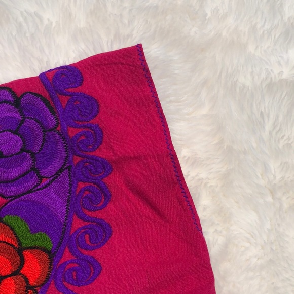 Fuchsia Mexican embroiled top - Picture 4 of 5